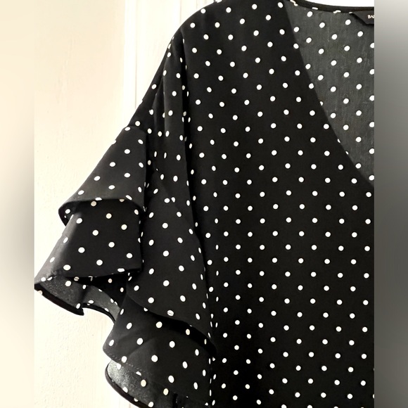 Women’s Banana Republic v-neck dress. Size 4. - Picture 4 of 6